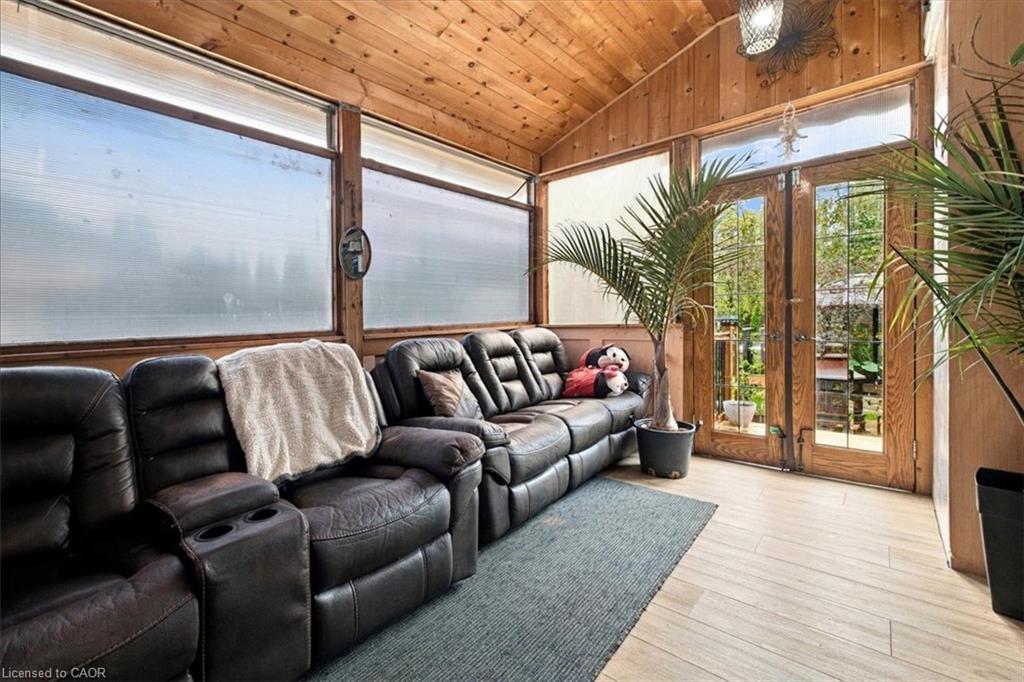 53 Picton Street W Property Photo 21