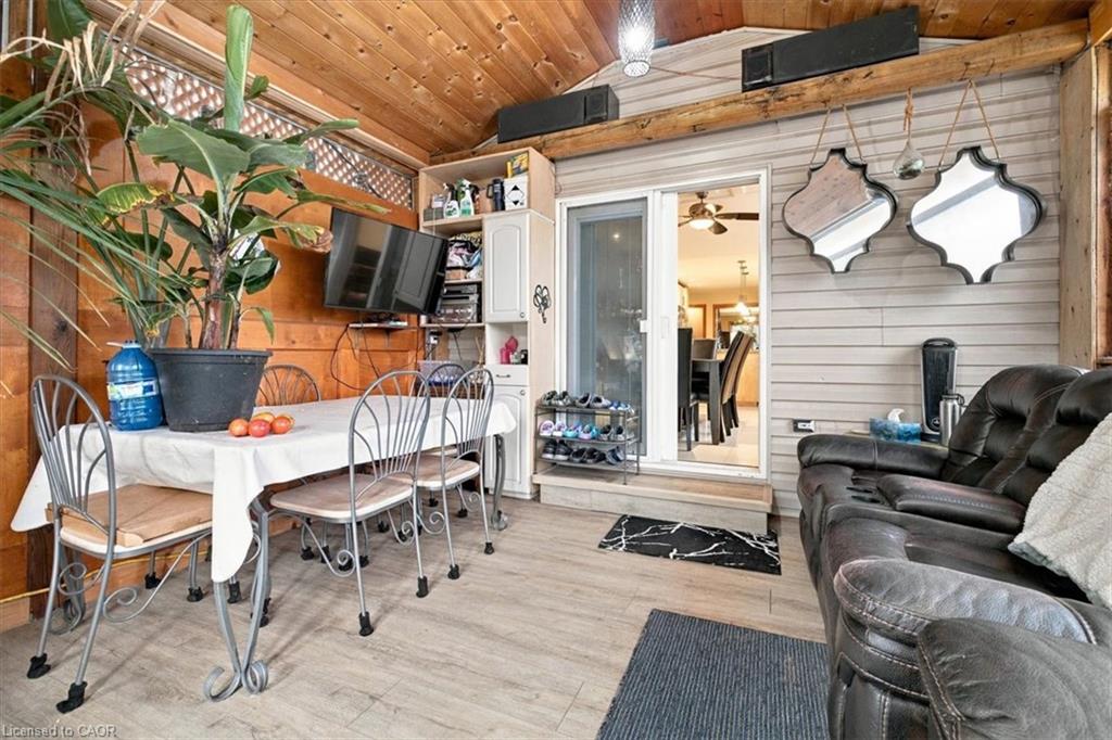 53 Picton Street W Property Photo 22