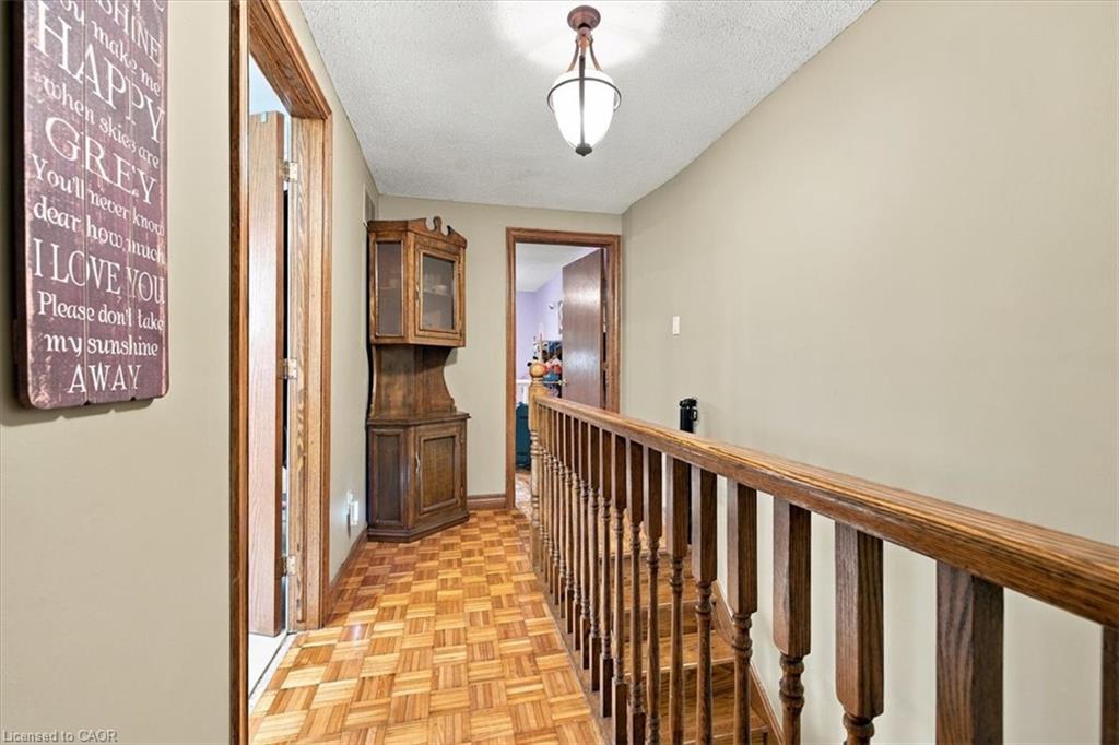 53 Picton Street W Property Photo 23