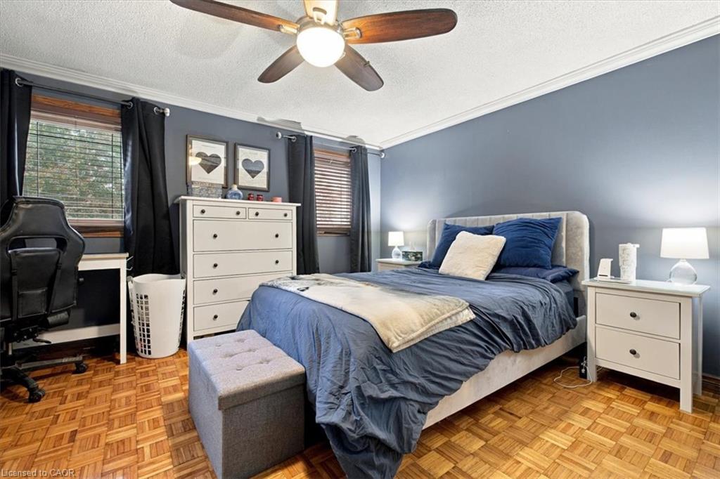 53 Picton Street W Property Photo 24