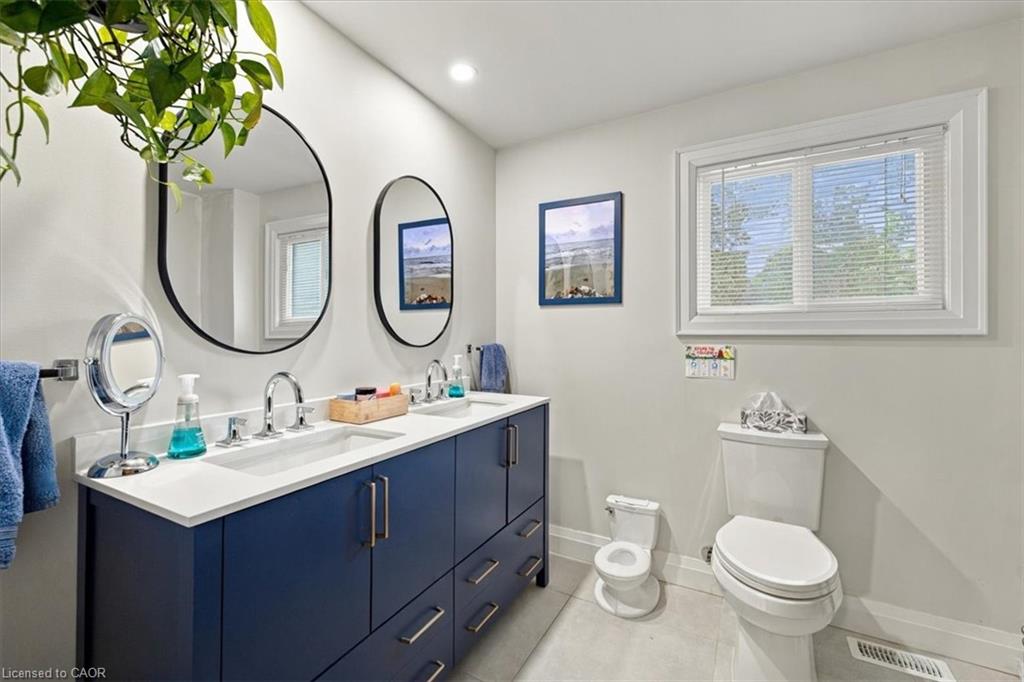 53 Picton Street W Property Photo 29