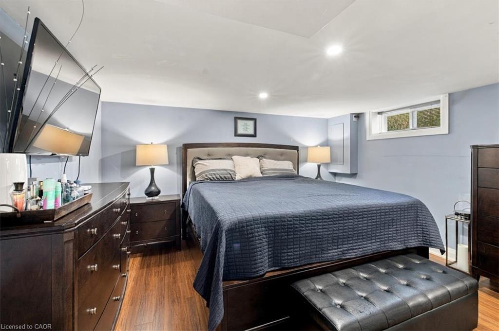 53 Picton Street W Property Photo 32