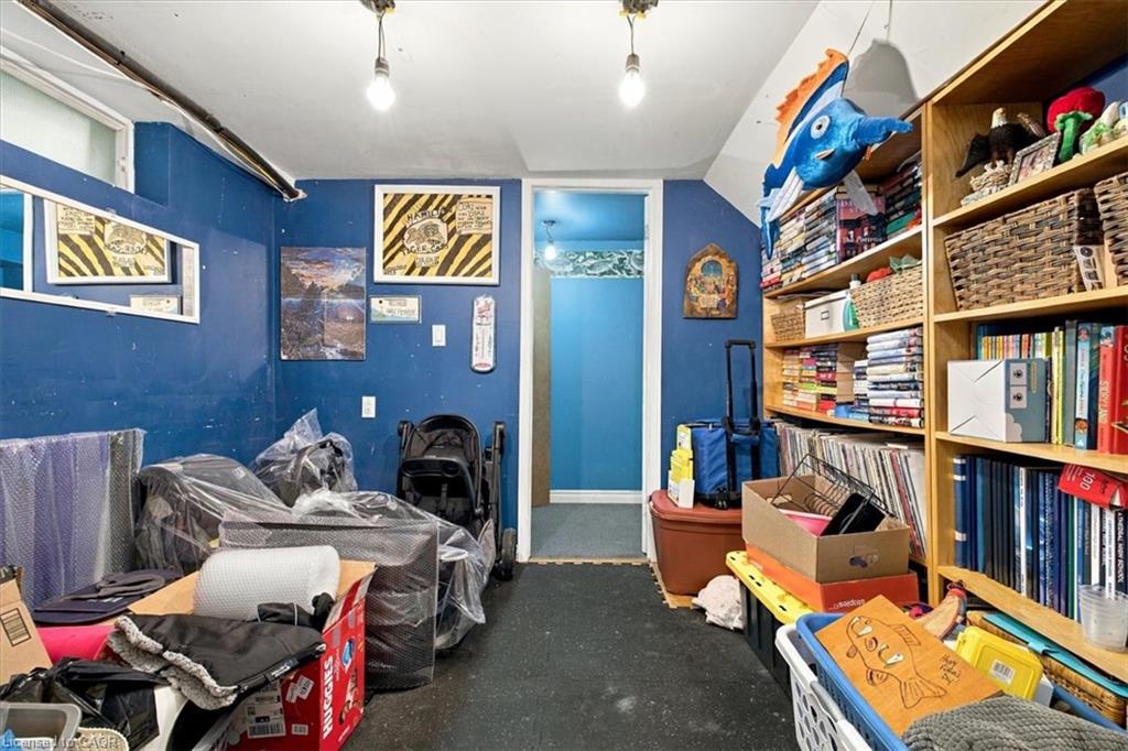 53 Picton Street W Property Photo 36
