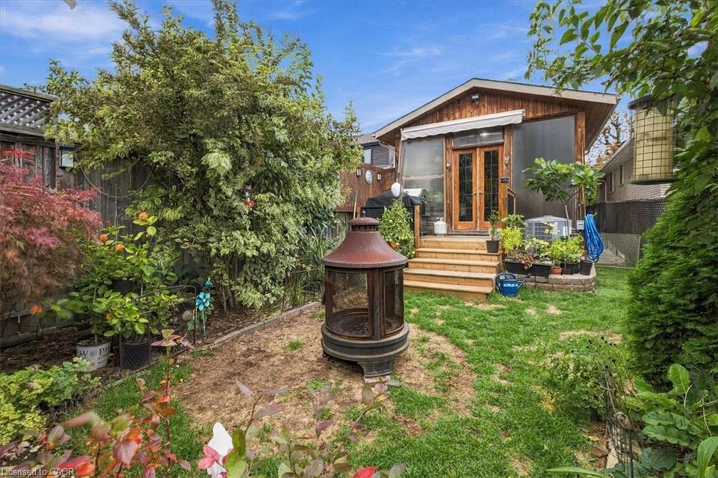 53 Picton Street W Property Photo 38