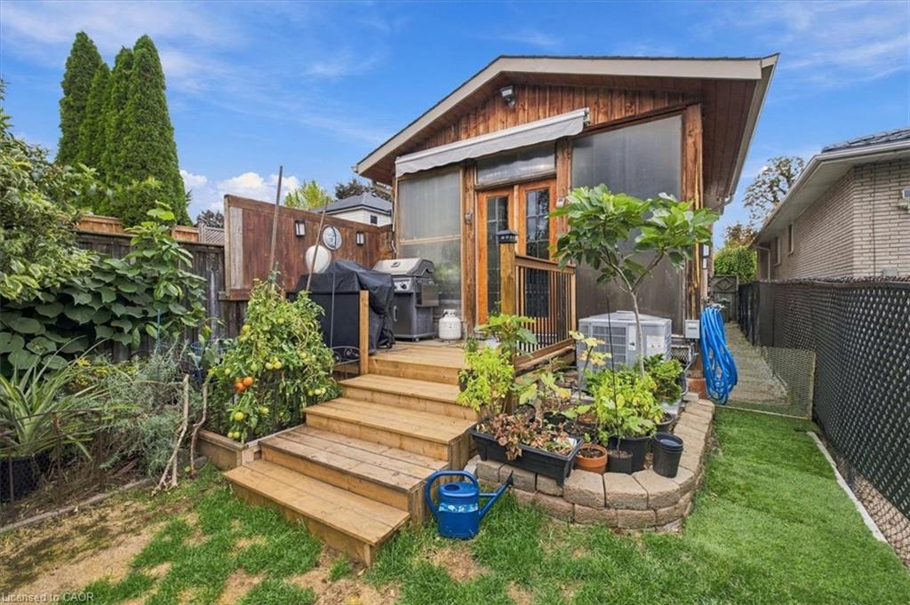 53 Picton Street W Property Photo 39
