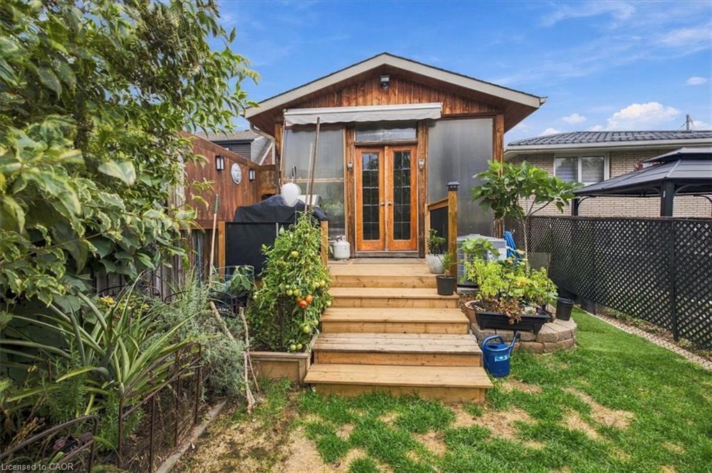 53 Picton Street W Property Photo 40