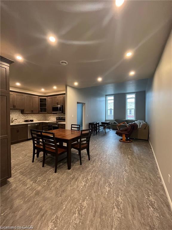 2-453 Turnberry Street Property Photo 1