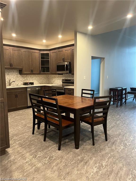 2-453 Turnberry Street Property Photo 2
