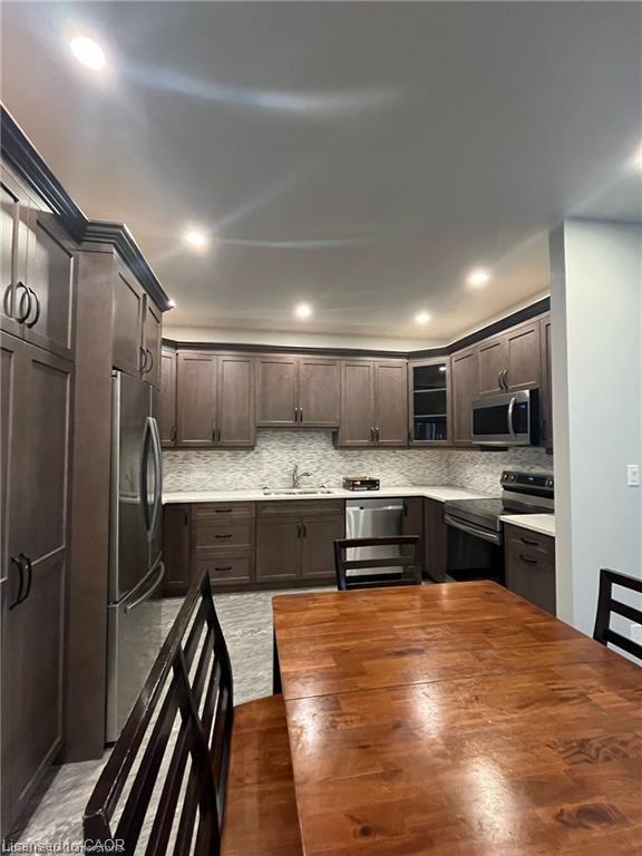 2-453 Turnberry Street Property Photo 3