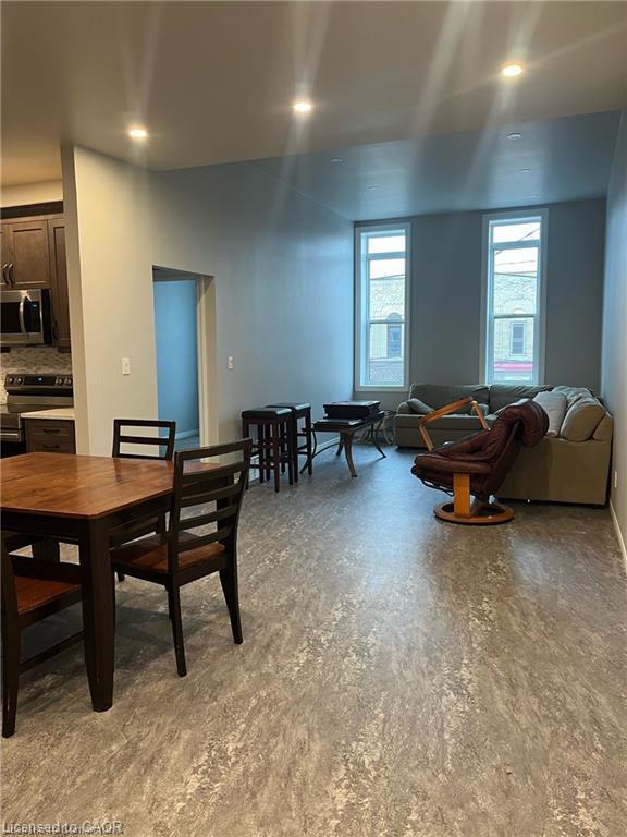2-453 Turnberry Street Property Photo 4