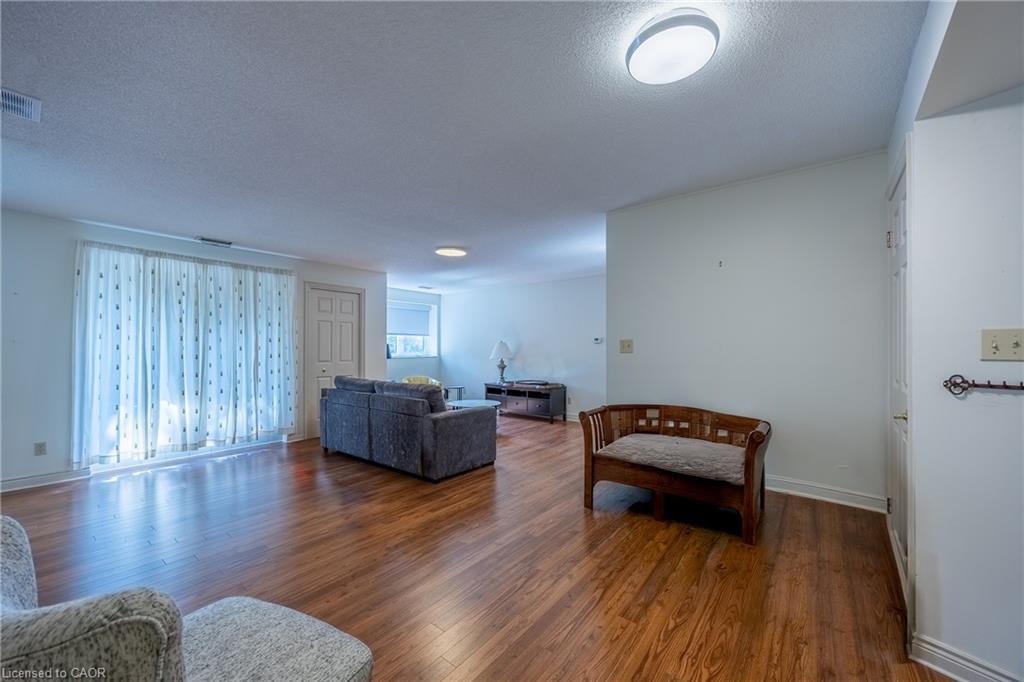 205-303 William Street Property Photo 9