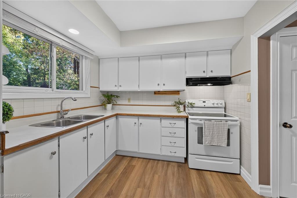 995 Upper Wellington Street Property Photo 14