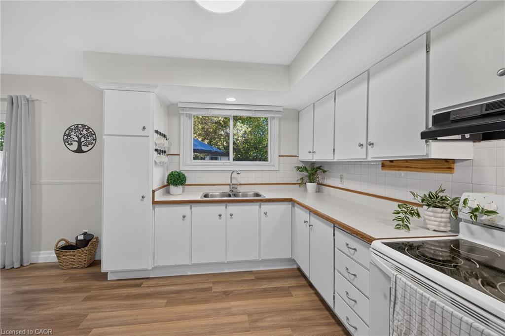 995 Upper Wellington Street Property Photo 15