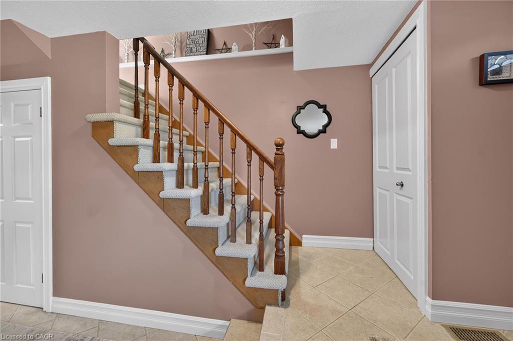 995 Upper Wellington Street Property Photo 18