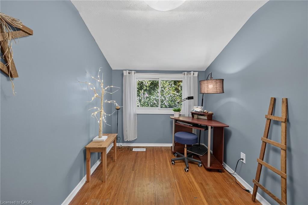 995 Upper Wellington Street Property Photo 30