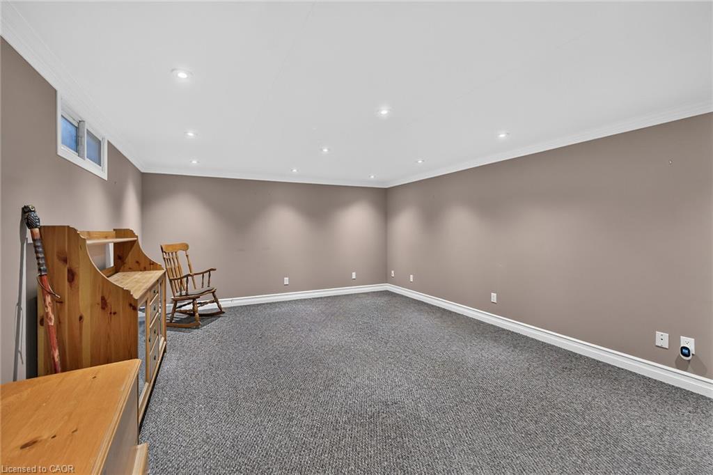 995 Upper Wellington Street Property Photo 32