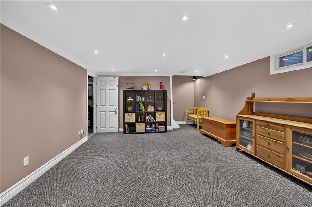 995 Upper Wellington Street Property Photo 36