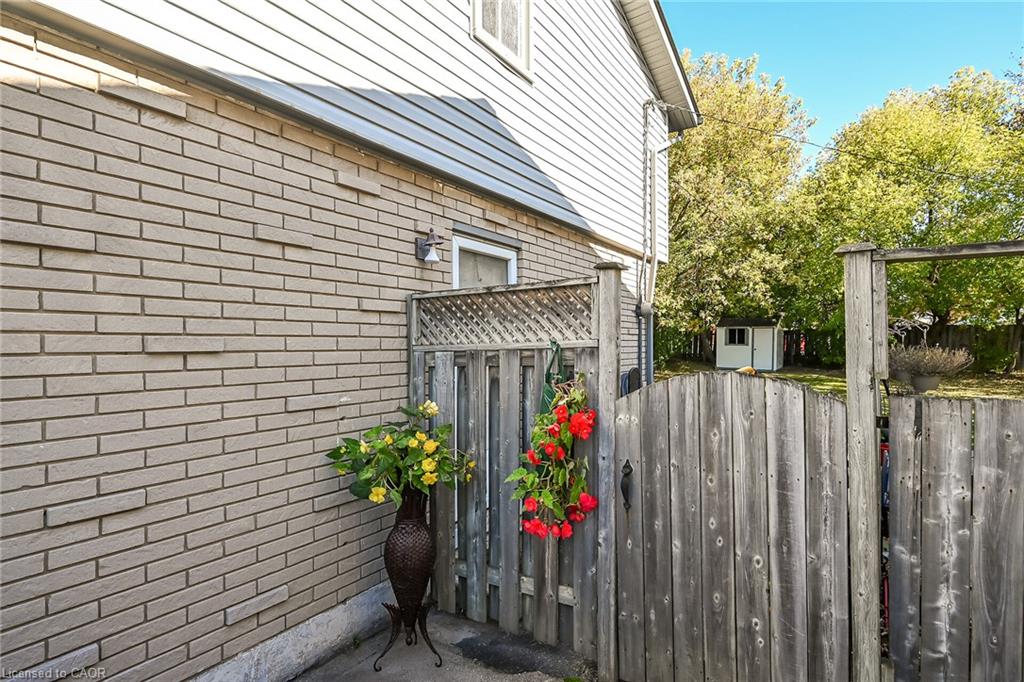 995 Upper Wellington Street Property Photo 40