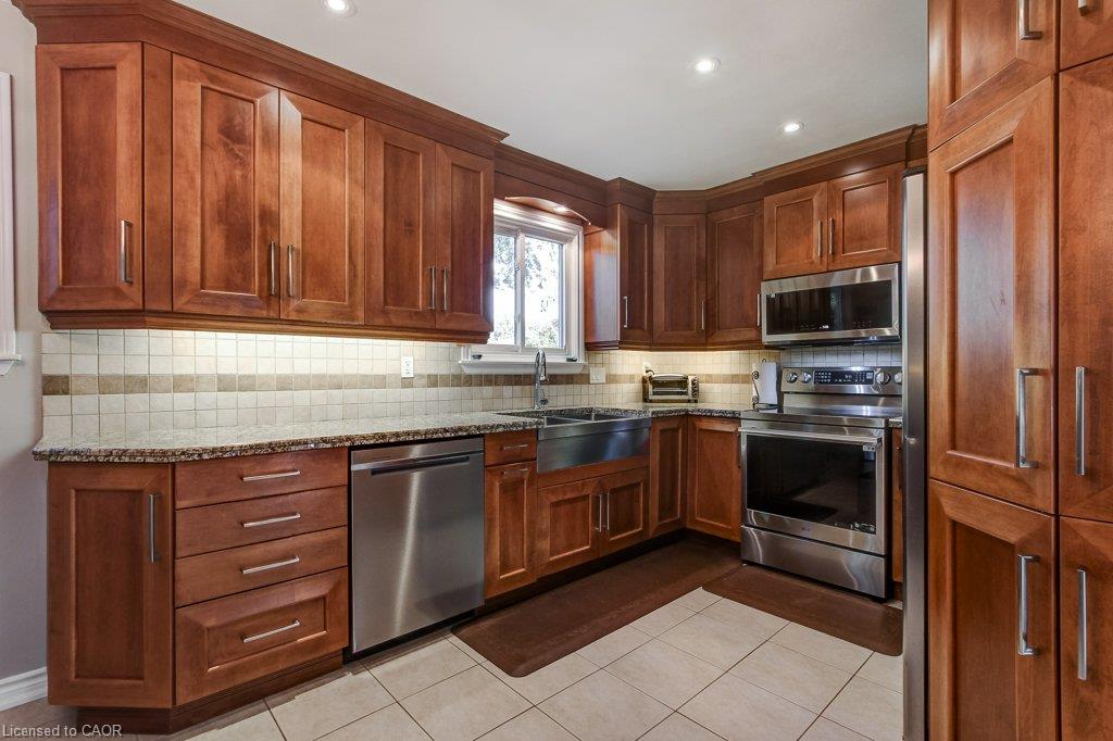 1485 Newlands Crescent Property Photo 12