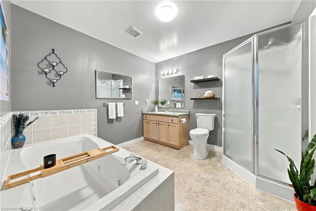 915 St George Street Property Photo 14