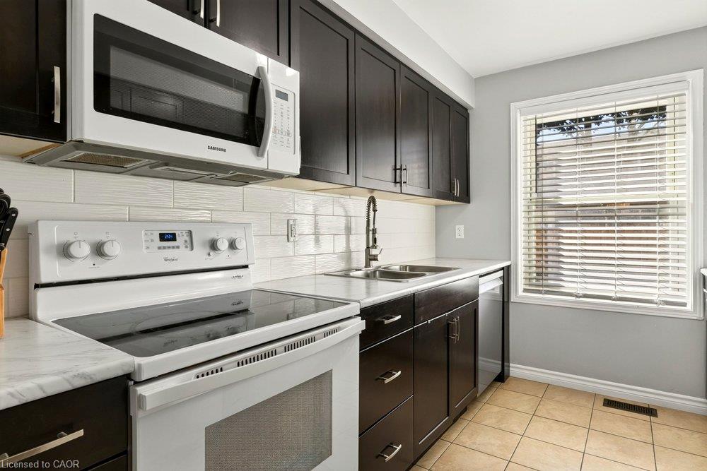 C-496 Grey Street Property Photo 16