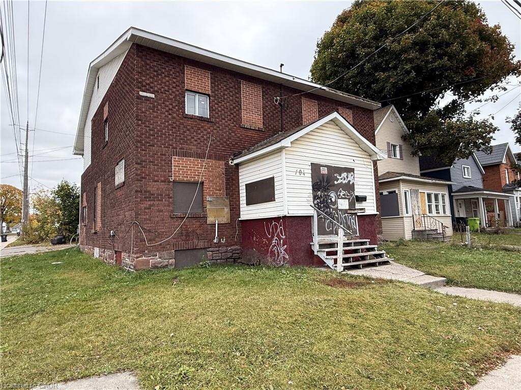104 Albert Street E Property Photo 1