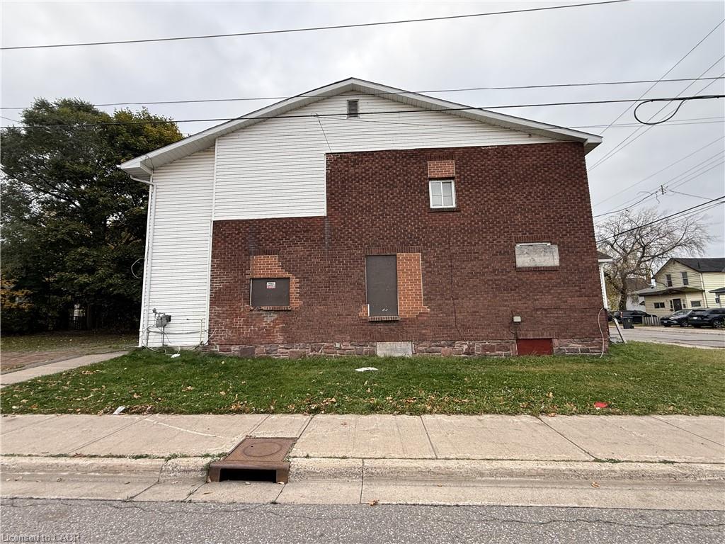 104 Albert Street E Property Photo 4