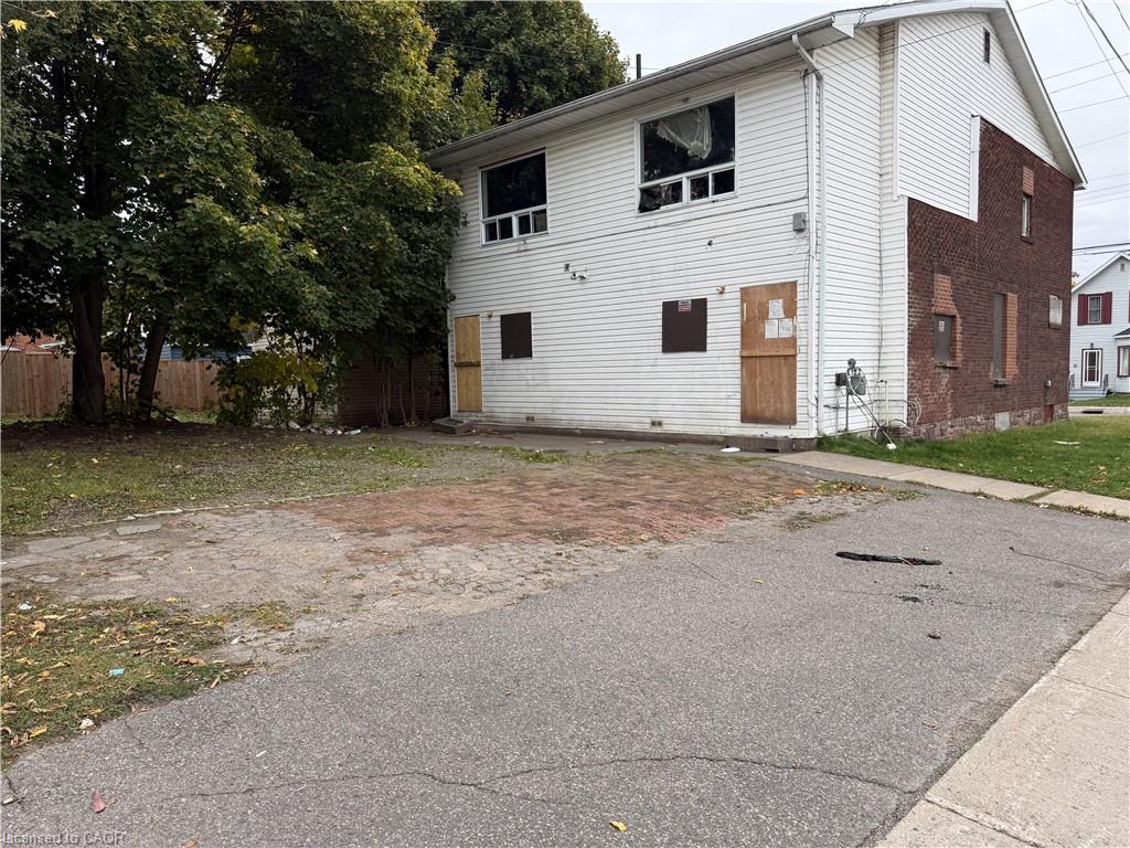 104 Albert Street E Property Photo 5