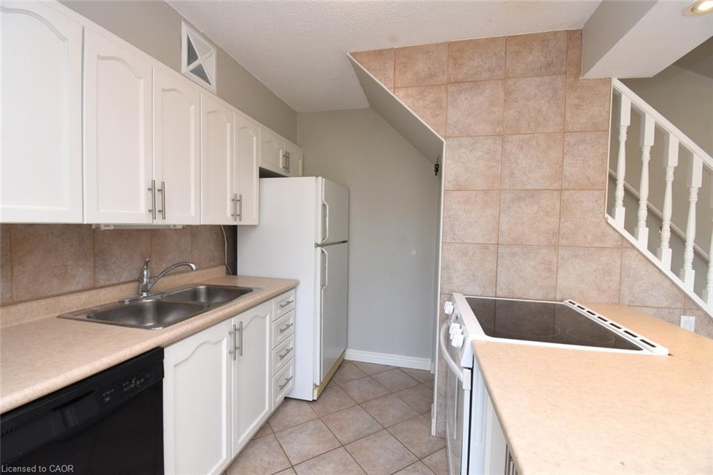 411-10 John Street Property Photo 7