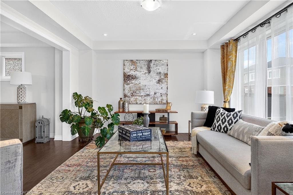 7 Pickett Place Property Photo 10