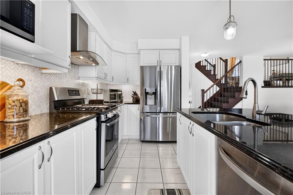 7 Pickett Place Property Photo 19