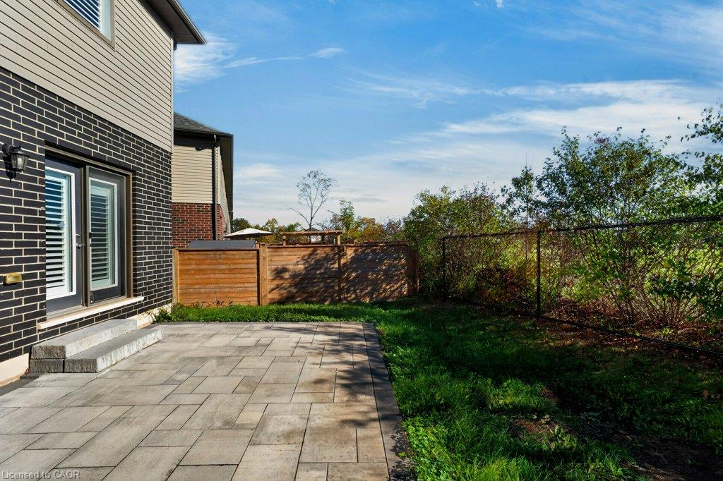 8-4297 East Avenue Property Photo 29