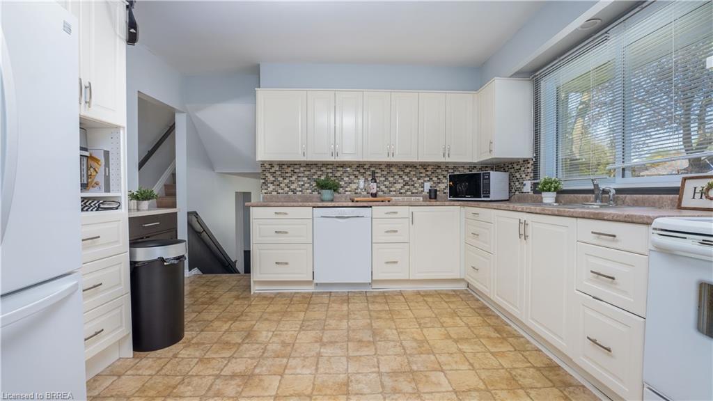 10 Aaron Place Property Photo 7