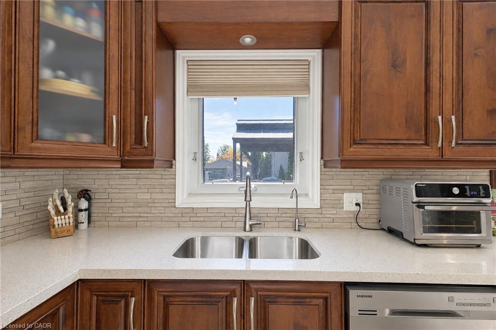 93 Wellandvale Drive Property Photo 14