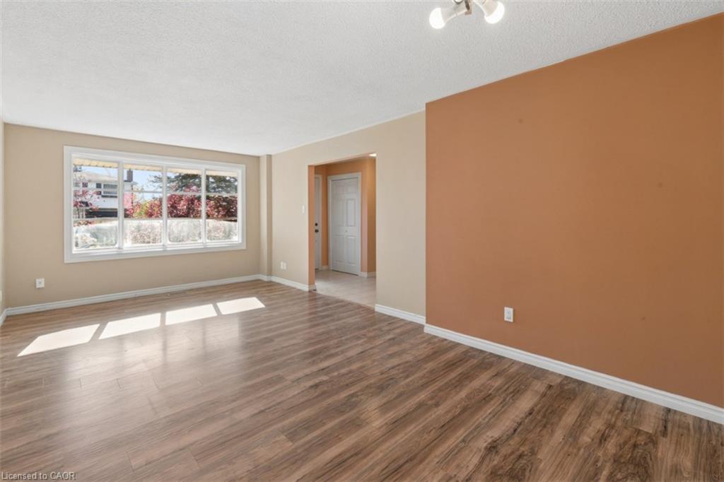 8 Forest Glen Crescent Property Photo 5