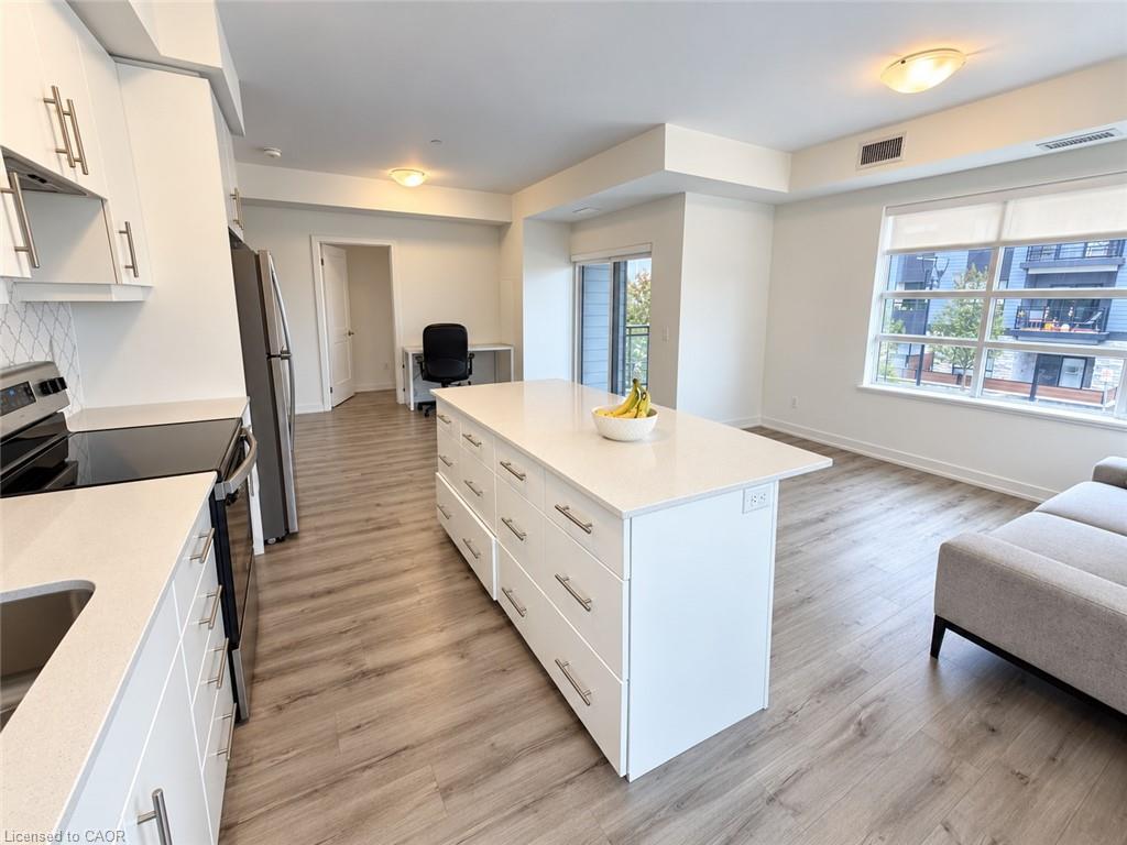 212-251 Northfield Drive E Property Photo 8