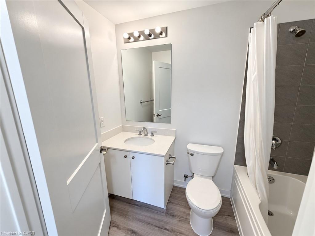 212-251 Northfield Drive E Property Photo 17