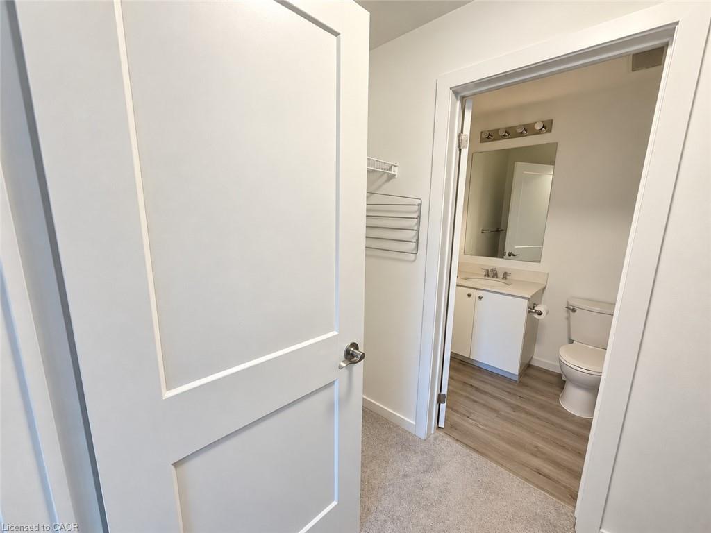 212-251 Northfield Drive E Property Photo 18