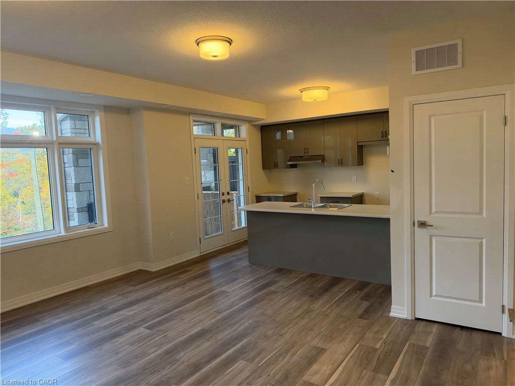 20-859 North Waterdown Drive Property Photo 4