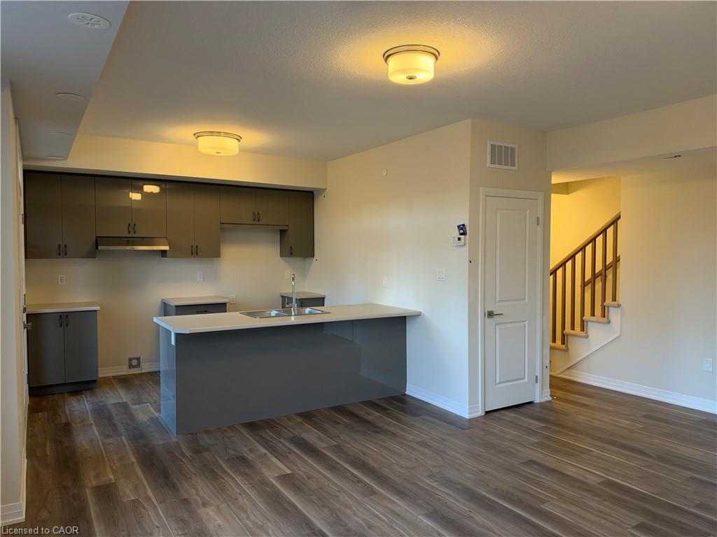 20-859 North Waterdown Drive Property Photo 6