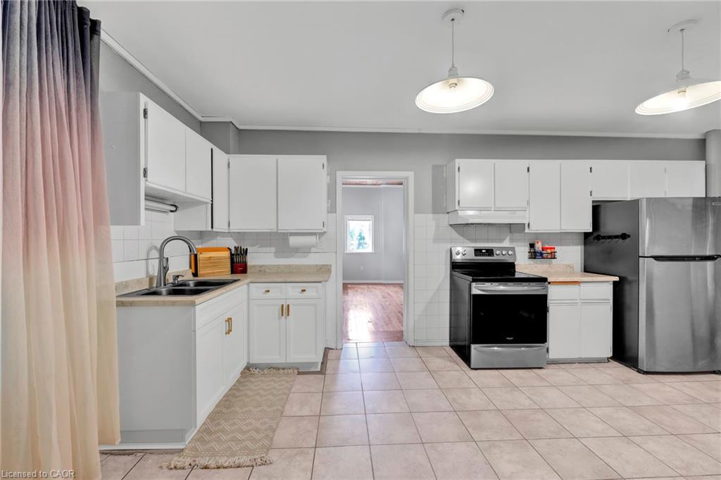 318 Simcoe Street Property Photo 2