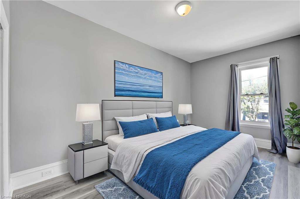 318 Simcoe Street Property Photo 5