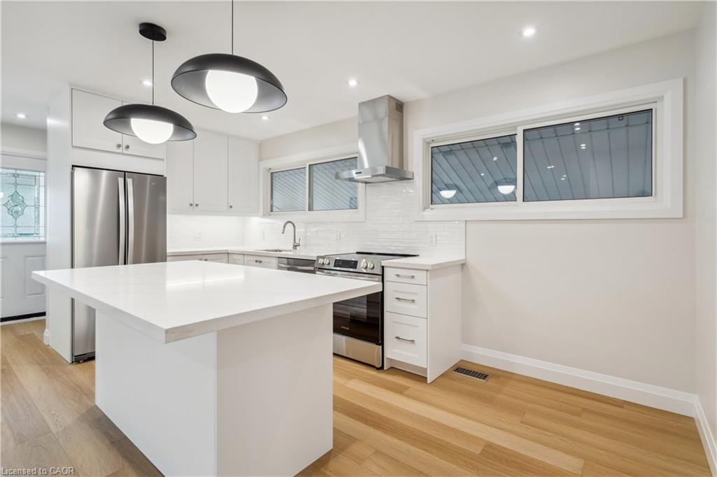 121 Toby Crescent Property Photo 2