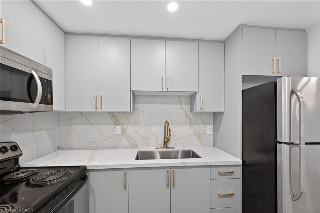 702-212 Kerr Street Property Photo 16