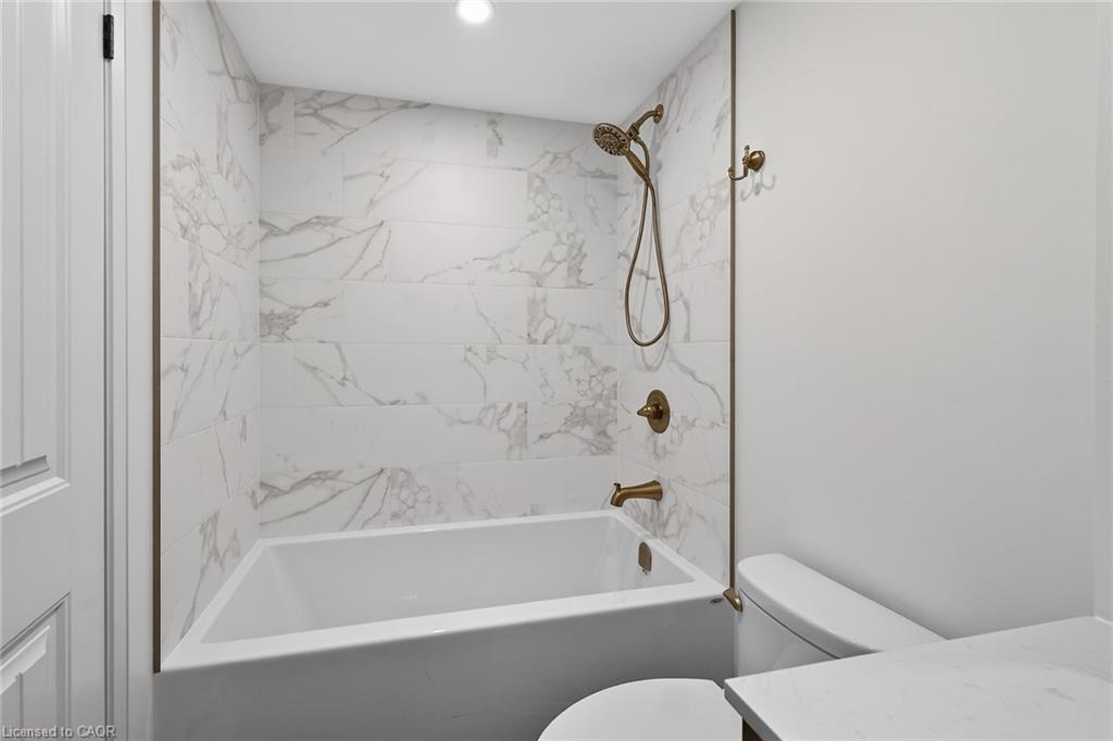 702-212 Kerr Street Property Photo 25