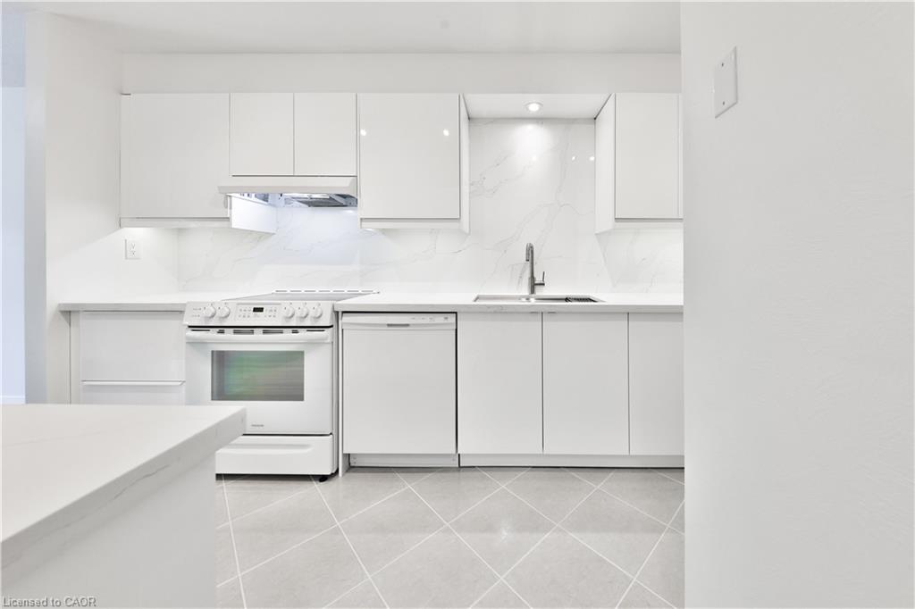 2-4635 Regents Terrace Property Photo 5