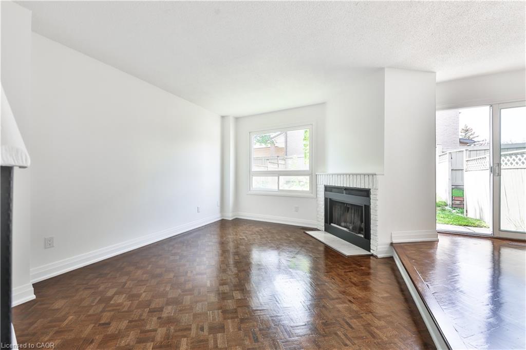 2-4635 Regents Terrace Property Photo 10