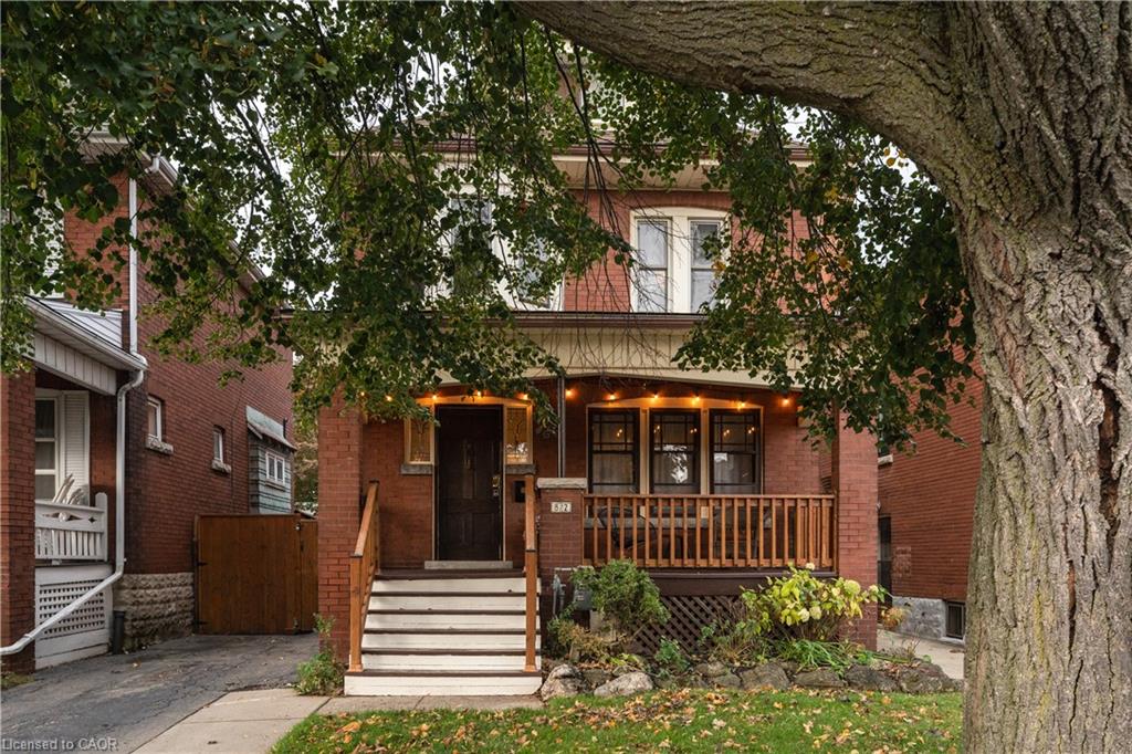 82 Province Street S Property Photo 1