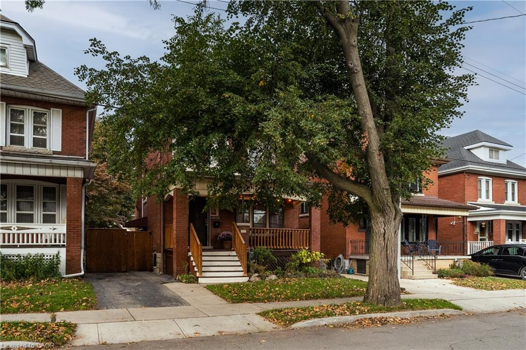 82 Province Street S Property Photo 3