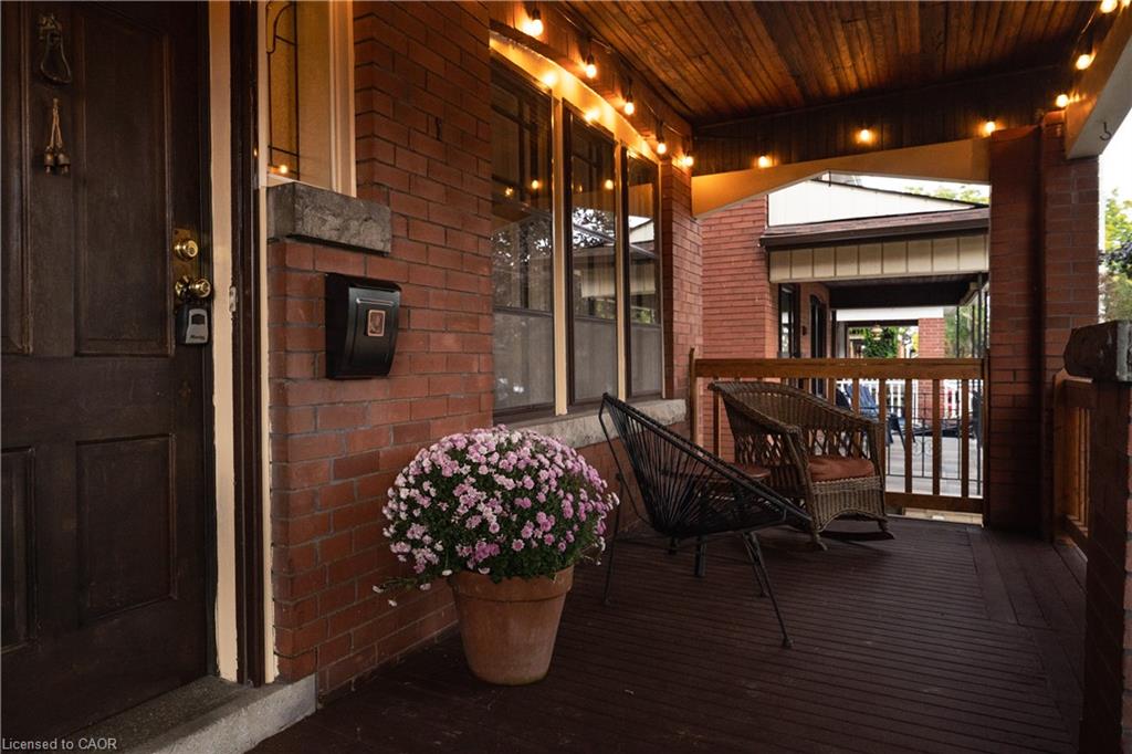 82 Province Street S Property Photo 5
